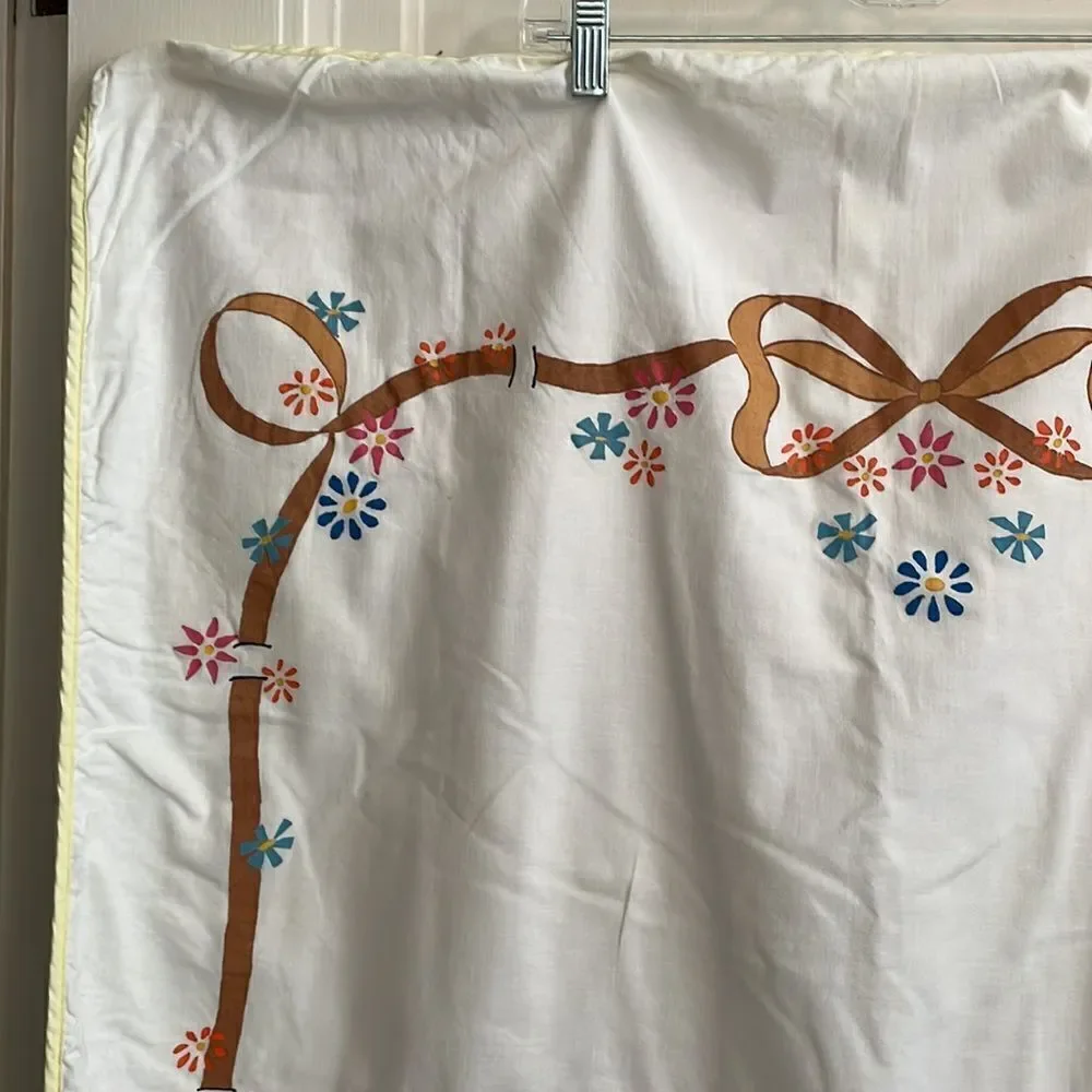 Vintage baby/toddler white duvet cover with painted on teddy bears & flowers‎